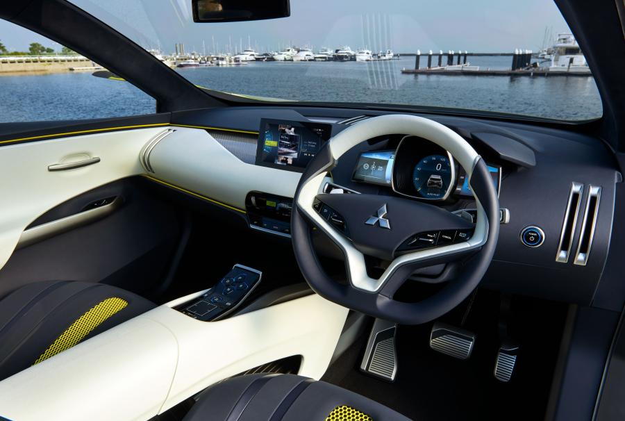  Mitsubishi eX Concept 2015 года  (фото 12 из 33)